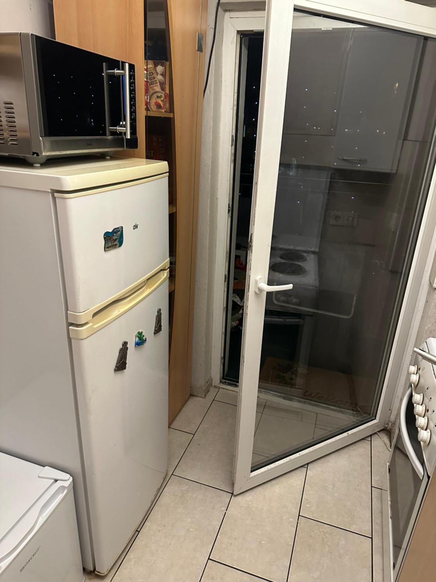 Schoenes Zimmer In Bahnhofsnaehe In Einer Wohnung Mit Grosser Terrasse Giessen Bagian luar foto