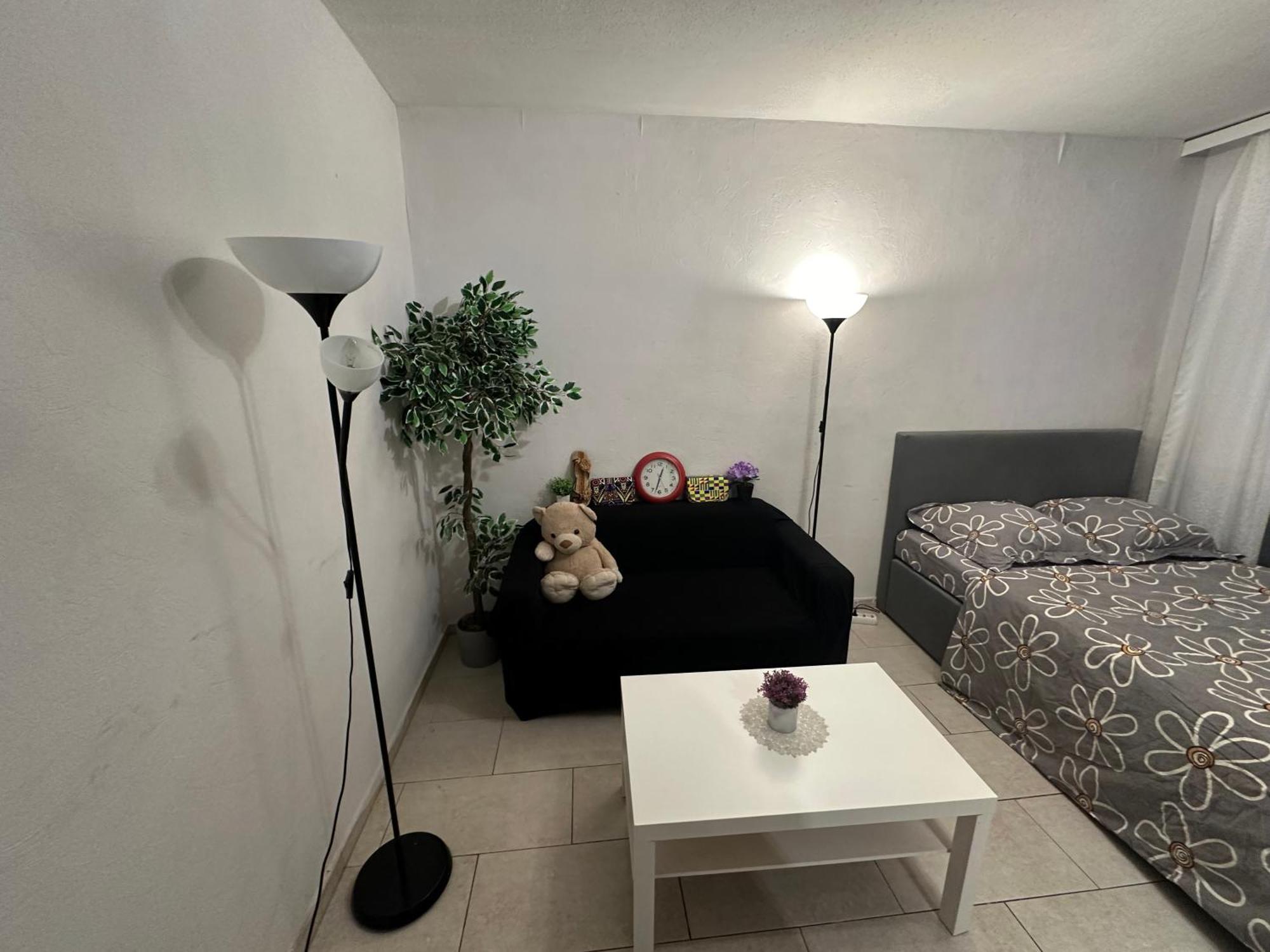 Schoenes Zimmer In Bahnhofsnaehe In Einer Wohnung Mit Grosser Terrasse Giessen Bagian luar foto